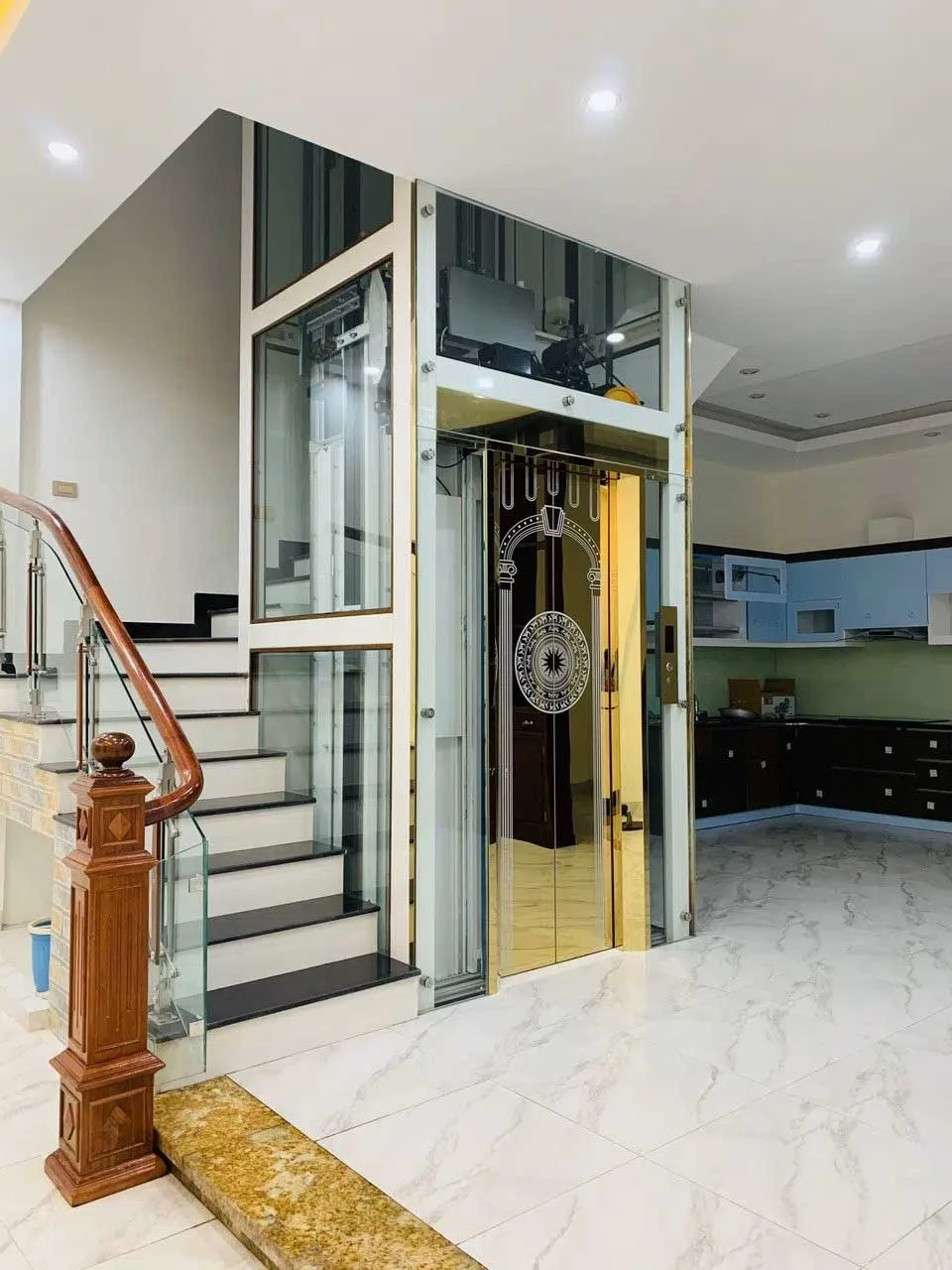 Thang máy nhập khẩu 02